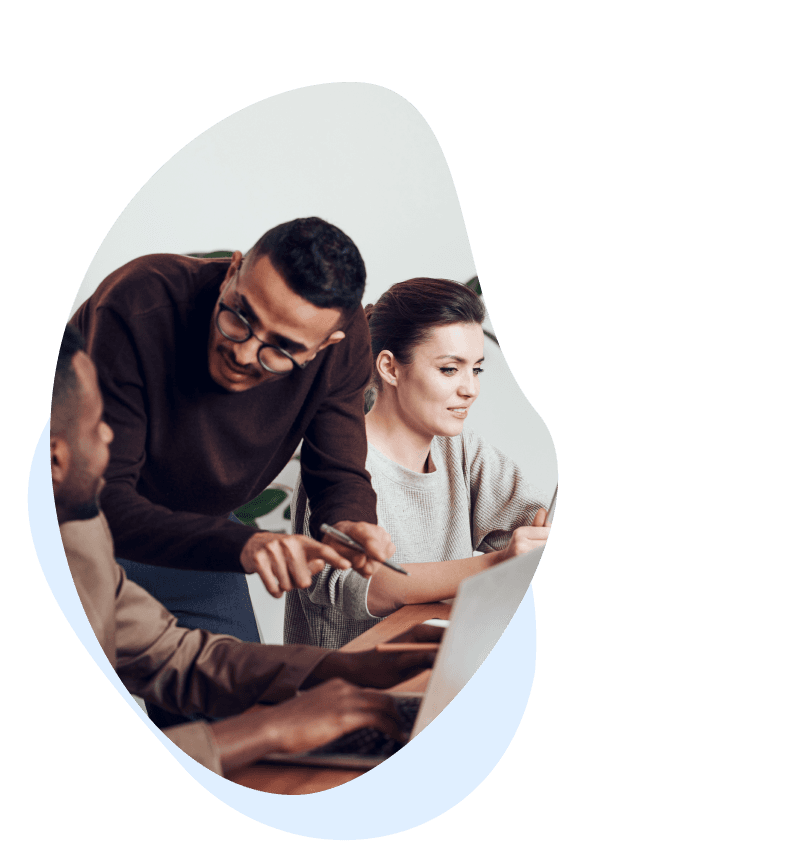 image d'une personne qui assiste d'autre personne du site convergences conseil